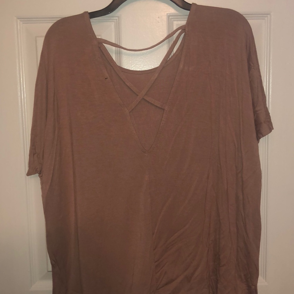 Open back flowy fit tee, size small, mauve color